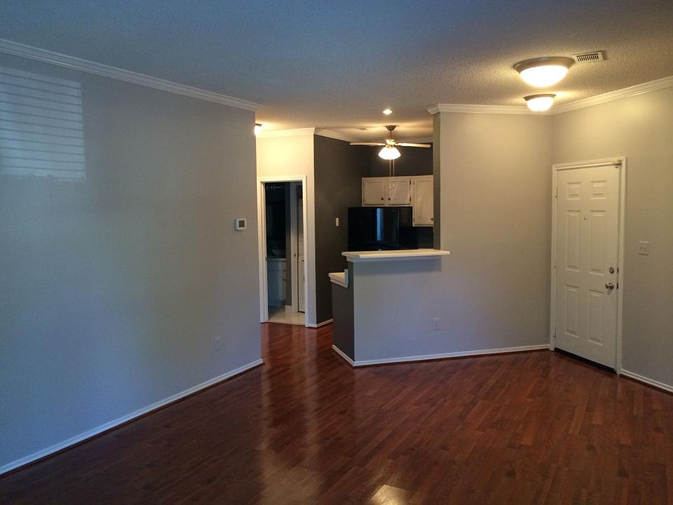 Dining Area/Kitchen