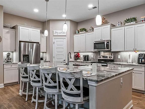 7th image of this home