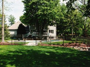 1385 Kingsview Ln N, Plymouth, MN 55447