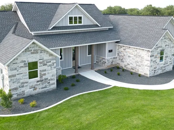 154 Cloverleaf Trl, Victoria, TX 77905