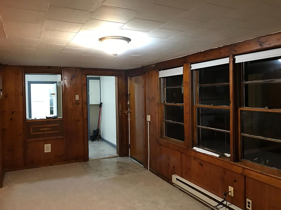 1st image of 10 Auburn St APT 1