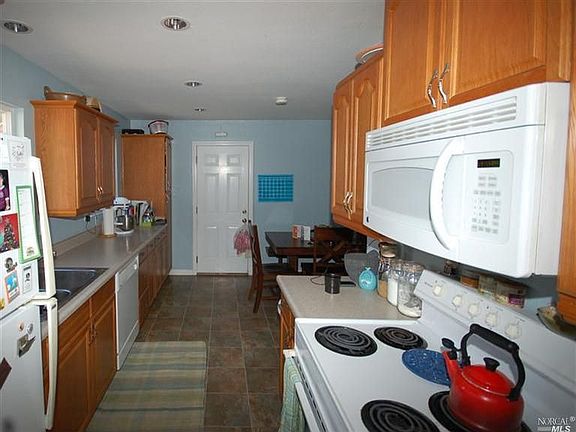 3rd image of 3671 Oxford St