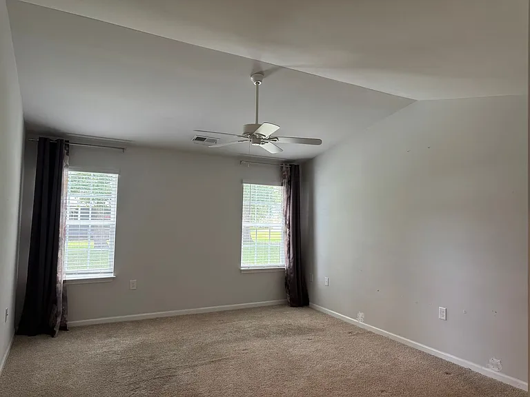 102 Jessica Ct — Photo 12