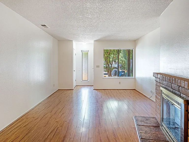 4830 Suncrest Way — Photo 9