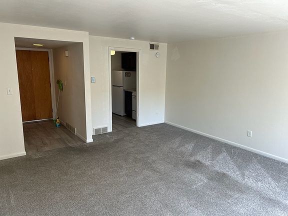 3rd image of 1226 E Maywood Ave #210