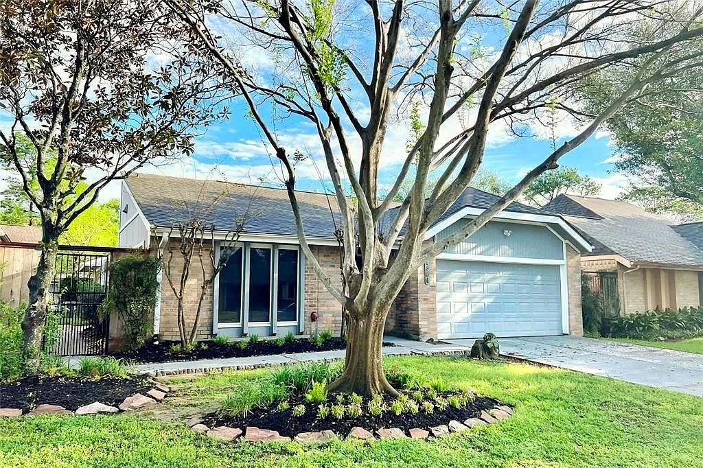 3 bed, 2.0 bath, 1739 sqft, $2,050 — Photo 3