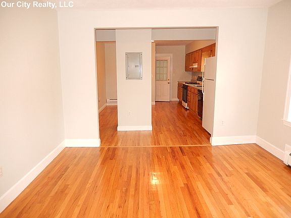 3rd image of 18 Charlton St #2B