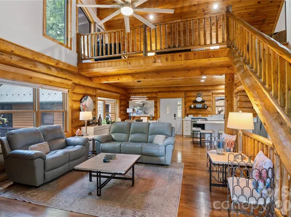 205 Chestnut Vlg, Mars Hill, NC 28754