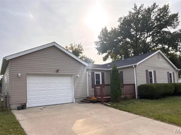 603 Sotier Pl, Wood River, IL 62095