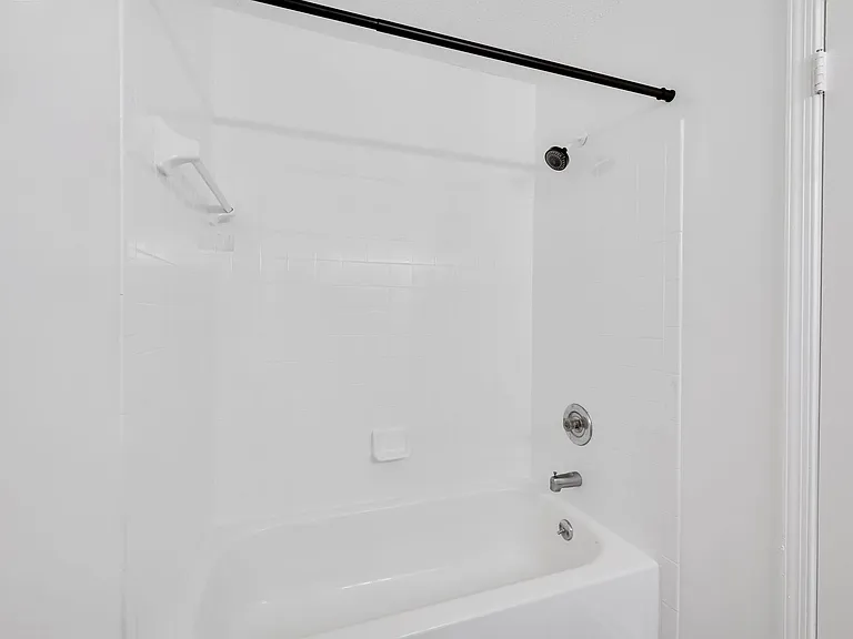 Canterbury Place Apartments — Photo 9