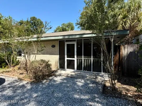 407 Saint John St, Bay Saint Louis, MS 39520