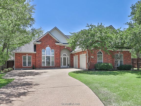 2nd image of 3800 Bridle Trails Ct