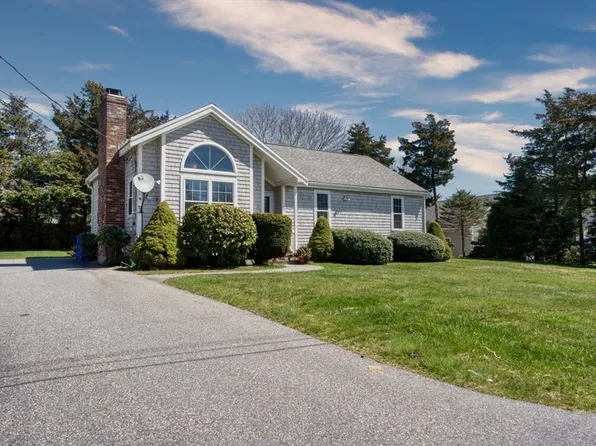 27 Bellavista Dr, Bourne, MA 02532