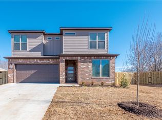 1126 S Liberty Dr, Fayetteville, AR 72701