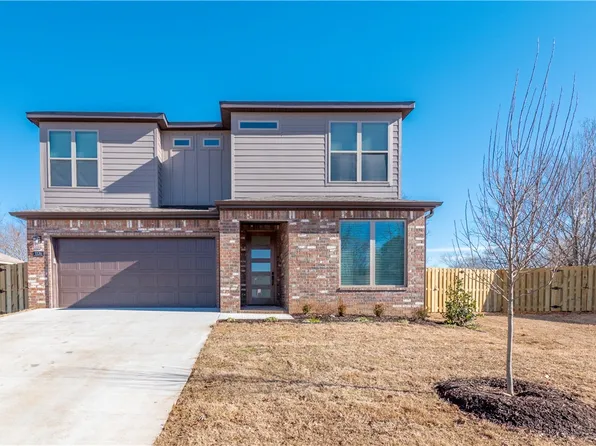 1126 S Liberty Dr, Fayetteville, AR 72701