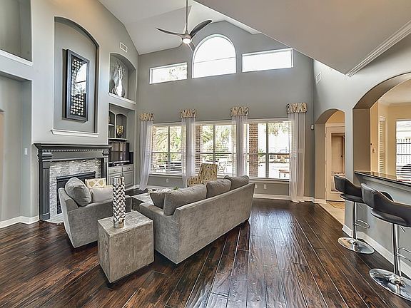 4th image of 24610 Capilano Ct