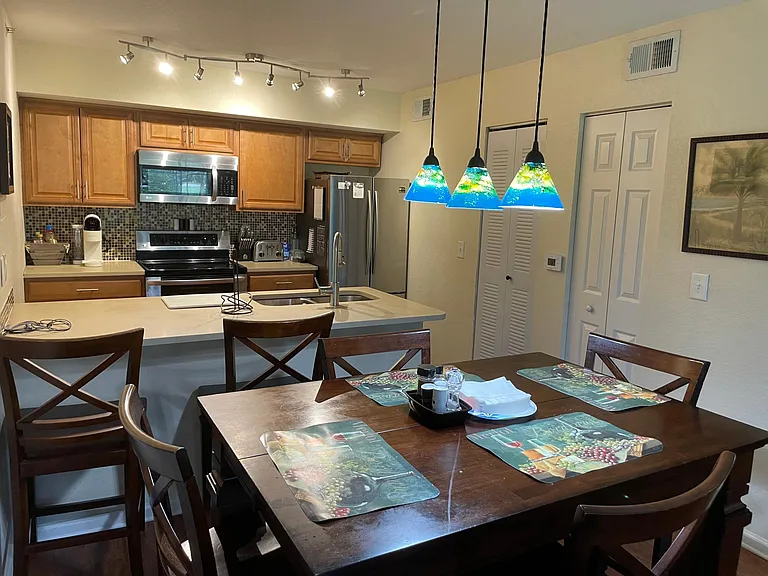 161 SW Palm Dr — Photo 1