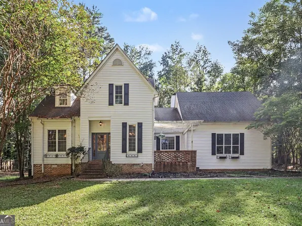 180 Courtland Dr, Fayetteville, GA 30215