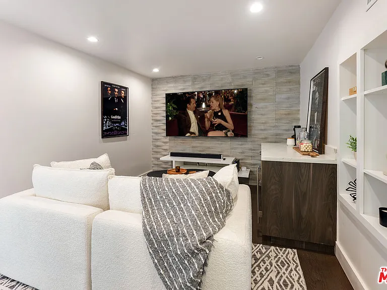 3850 Glenalbyn Dr — Photo 26