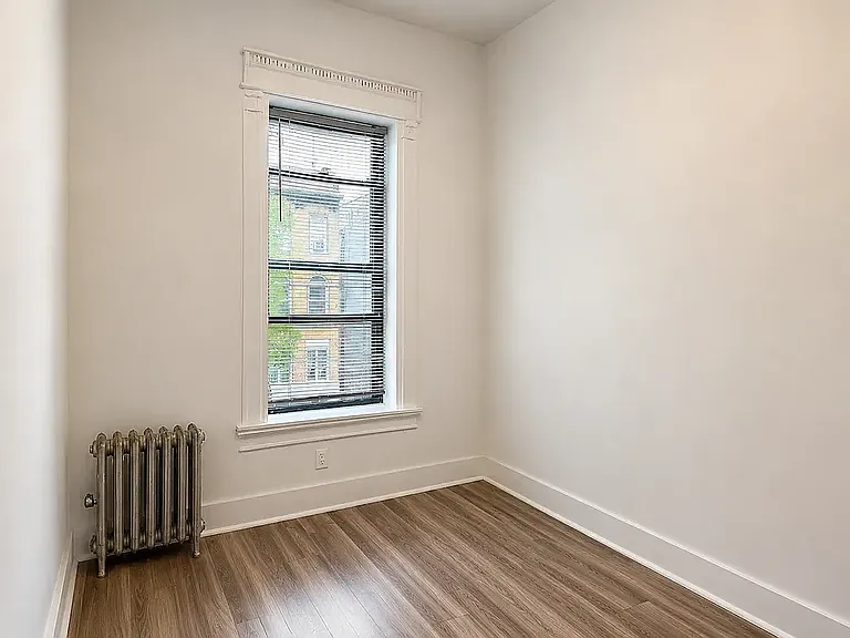 242 E 25th St #4 — Photo 5