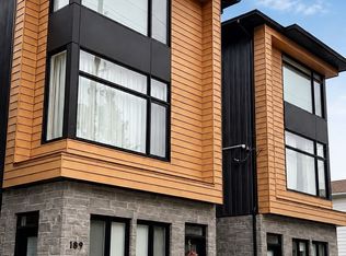 191 Hinchey Ave #2B, Ottawa, ON K1Y 1L6