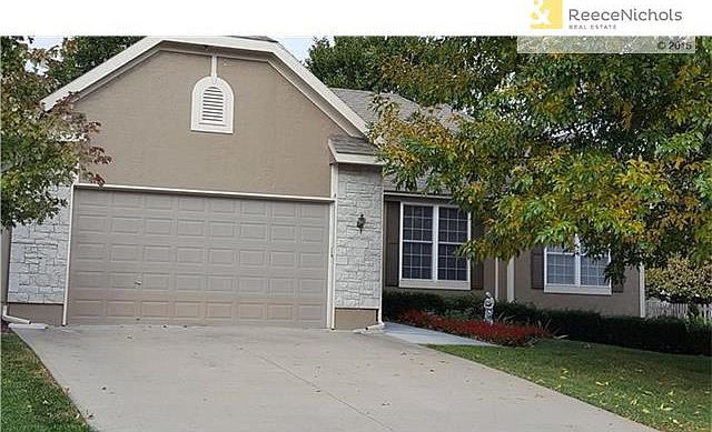 Lovely TRUE ranch!  Dahmer Built. Solid home - Quality throughout!