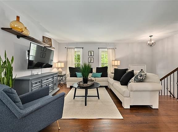 3rd image of 9732 W 89th Ter