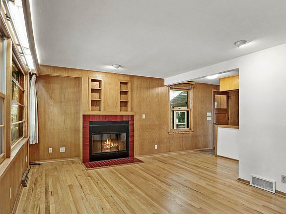 3rd image of 4017 Meyer Ave
