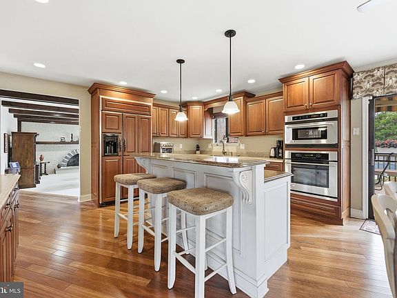 5th image of 3 Stonehurst Dr