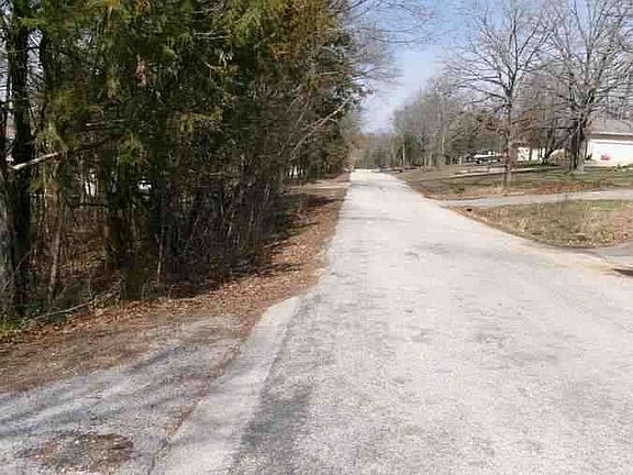 5th image of 226 Country Hills Rd