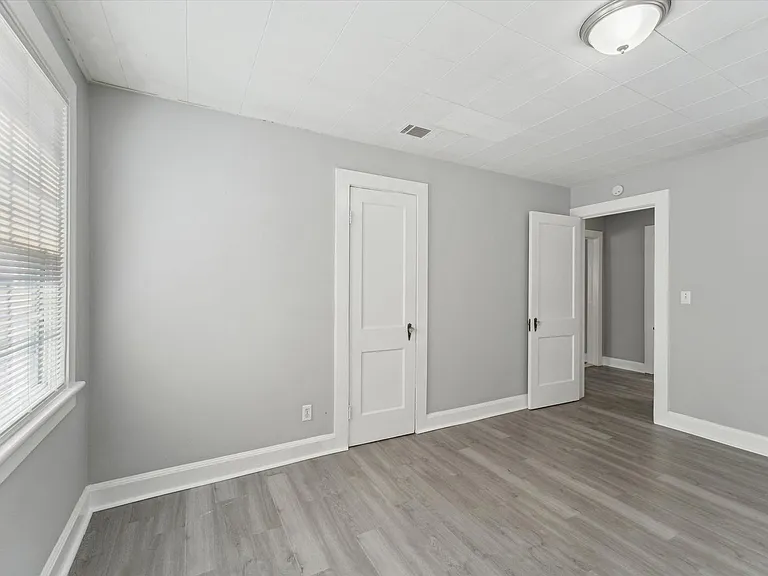 2102 E 41st St — Photo 10