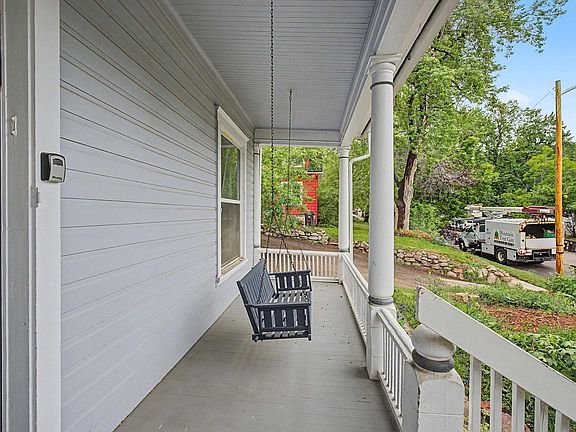 4th image of 1044 Maxwell Ave