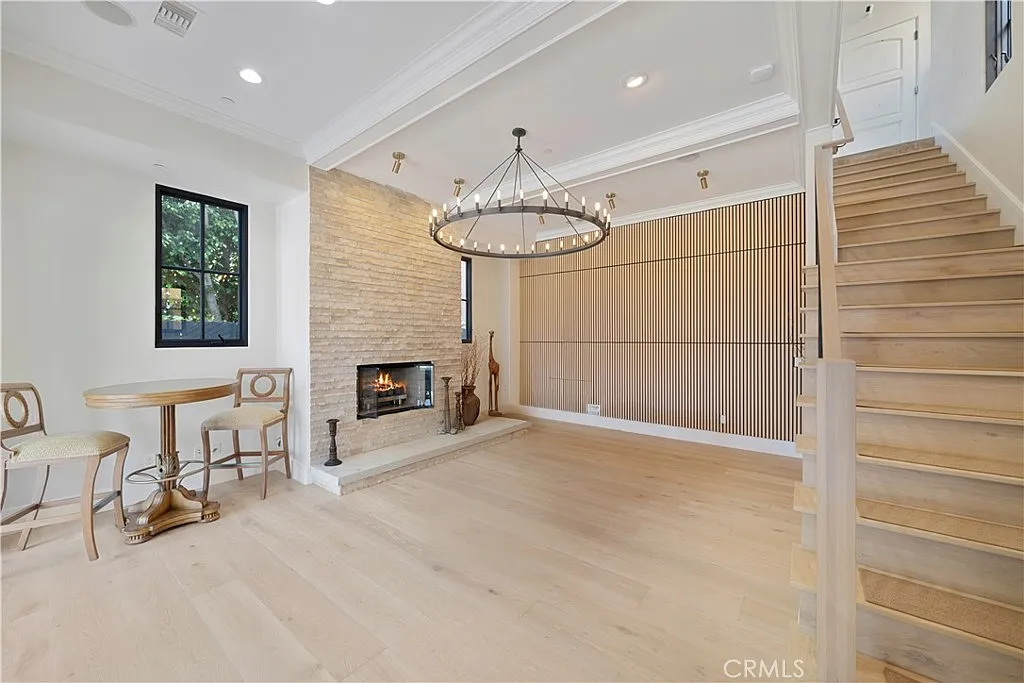 3 bed, 4.5 bath, 3357 sqft, $24,000 — Photo 3