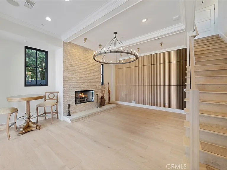 312 Carnation Ave — Photo 3