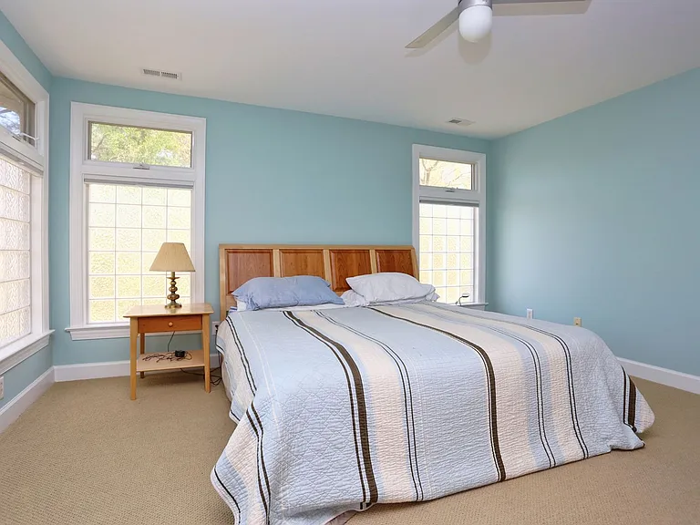 323 Columbia Pl NE — Photo 7