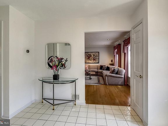 2nd image of 1701 Crestview Dr