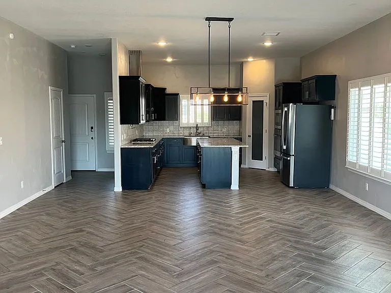 2808 Sammy Cervantes St — Photo 2