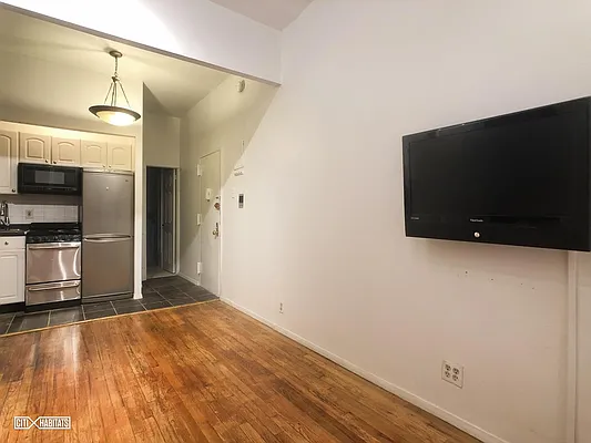 Rented by Citi Habitats | media 33