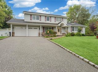 20 Delmar Ln, Commack, NY 11725