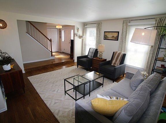 4th image of 465 S Garden Ave