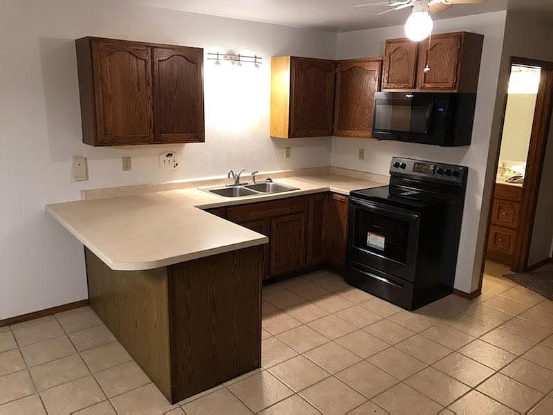 1st image of 750 Somerset Dr