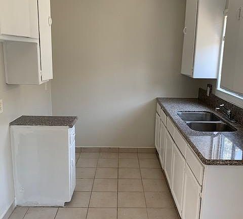 5th image of 2520 1/2 Illinois Ave