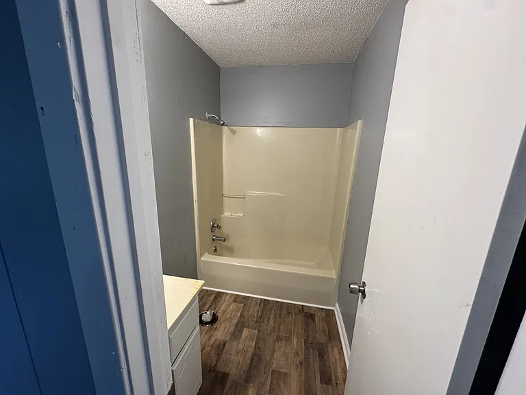 214 N College St — Photo 7