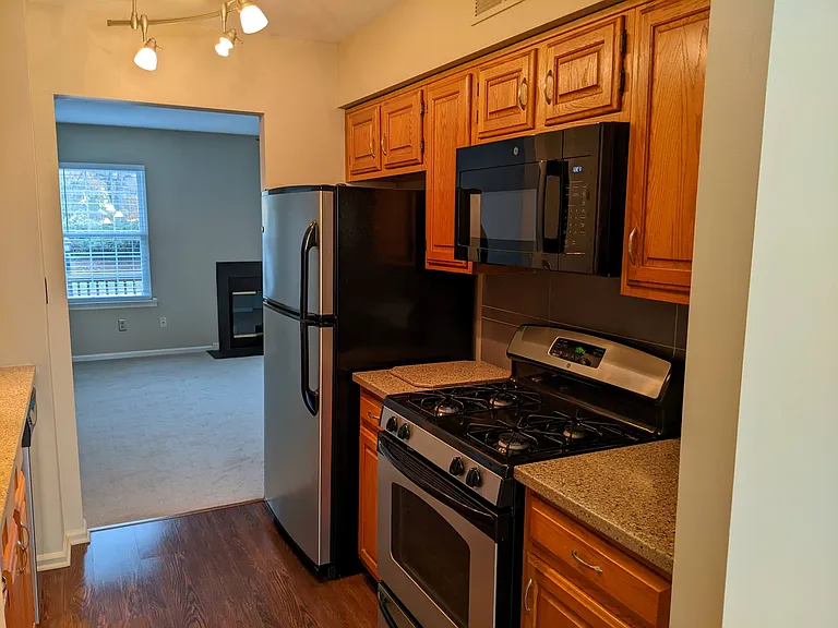 891 Sturbridge Ln — Photo 3