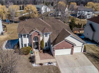 8837 Whispering Oaks Alcove, Shakopee, MN 55379