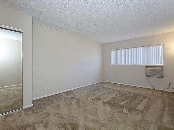 3rd image of 400 E Live Oak St APT 6