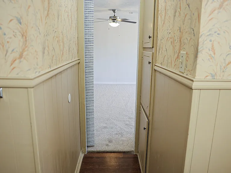 1302 Crescent St — Photo 30