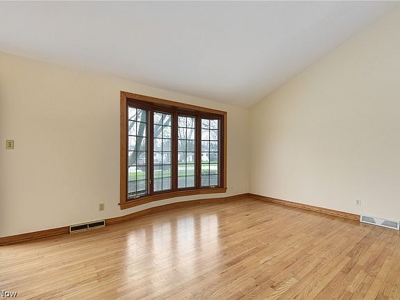 3rd image of 26931 Westwood Ln