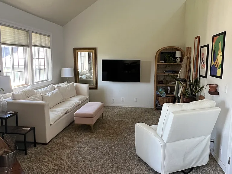 1035 Southwood Dr #J — Photo 16