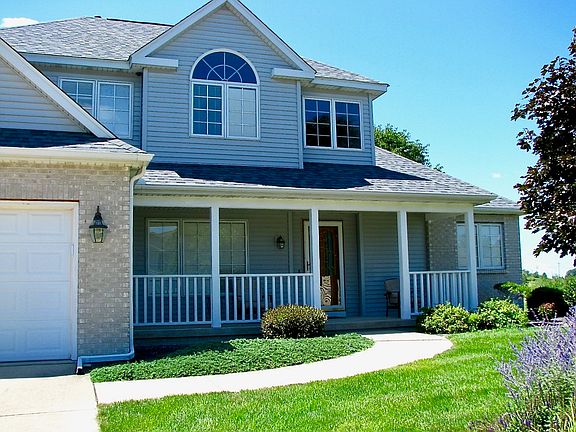 2nd image of 708 Lakeshore Dr